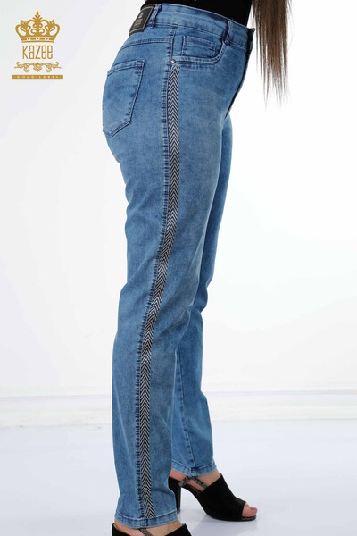 Pantaloni de blugi pentru femei cu detaliu de buzunar și piatră de cristal în dungi - 3590 | KAZEE - Thumbnail