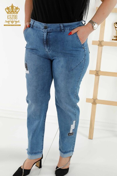Pantaloni de blugi de damă cu ridicata albastru cu detaliu text - 3677 | KAZEE - Thumbnail