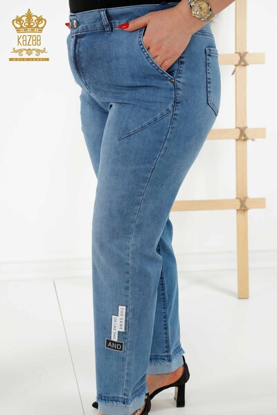 Pantaloni de blugi de damă cu ridicata albastru cu detaliu text - 3677 | KAZEE - Thumbnail