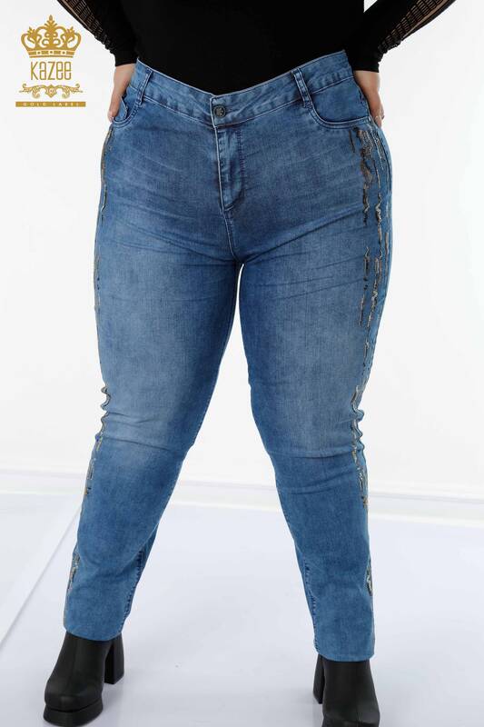 Pantaloni de blugi de damă cu ridicata albastru cu broderie cu piatră de culoare dungi - 3570 | KAZEE