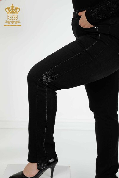 Pantaloni de blugi de damă cu ridicata negru cu broderie cu dungi în piatră - 3653 | KAZEE - 9