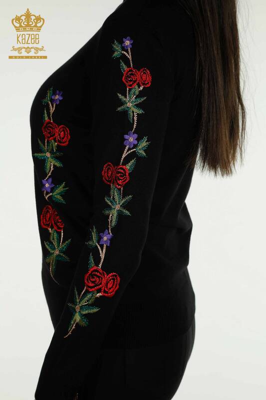 Pulover de tricotaj pentru femei - cu model trandafir - negru - 16285 | KAZEE