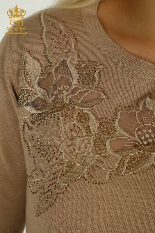 En-gros tricotaje pentru femei Pulover - cu flori brodate - bej - 30126 | KAZEE