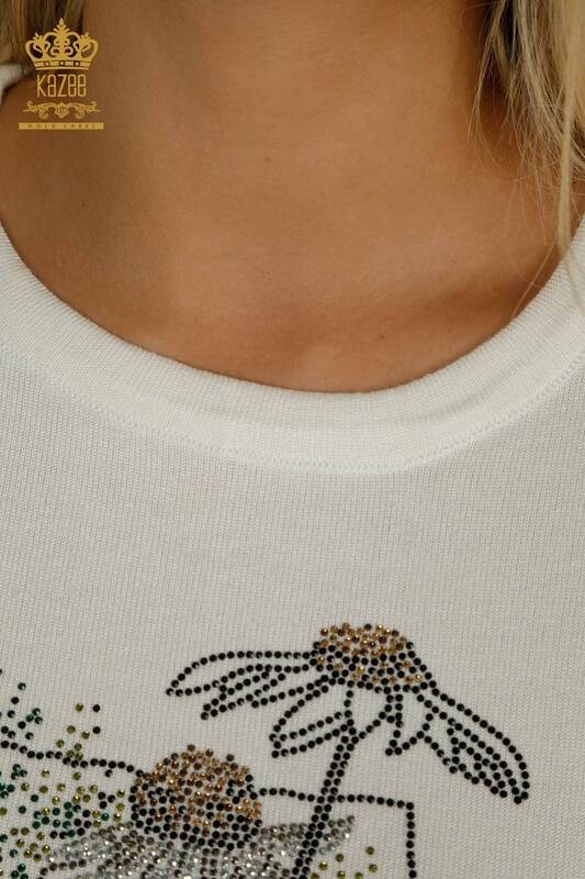 Pulover de tricotaj pentru femei cu ridicata - Cu flori brodate - Ecru - 30612 | KAZEE