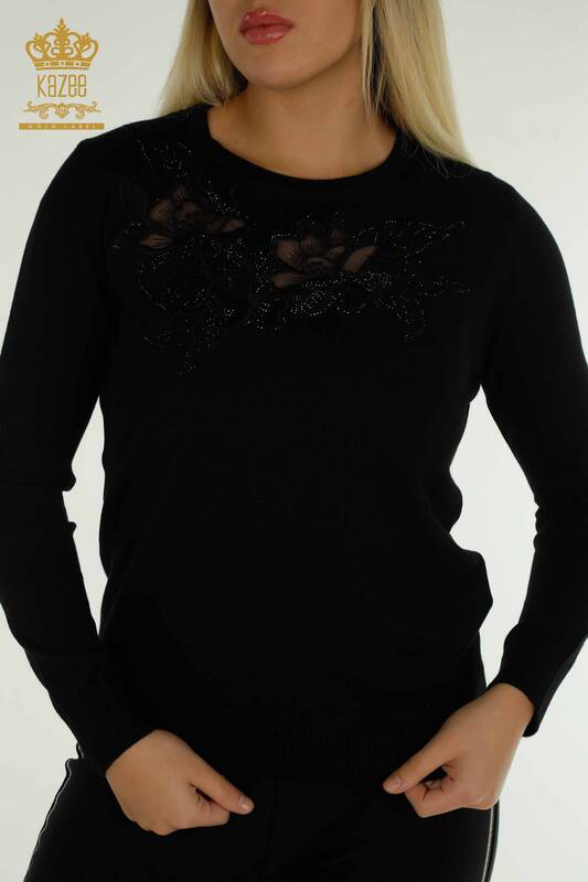 Pulover de tricotaj pentru femei - cu broderie florală - negru - 30126 | KAZEE