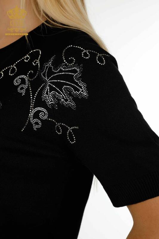Tricotaj cu ridicata pentru femei Pulover negru cu broderie frunze - 30654 | KAZEE