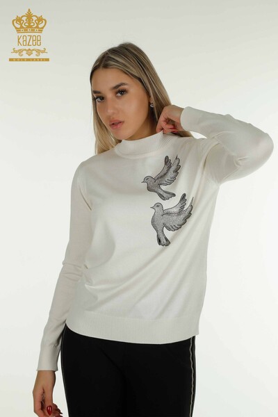 Pulover de tricotaj pentru femei cu ridicata - Brodat cu pasăre - Ecru - 30745 | KAZEE - Thumbnail