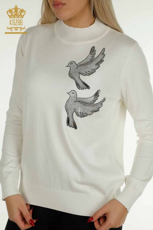 Pulover de tricotaj pentru femei cu ridicata - Brodat cu pasăre - Ecru - 30745 | KAZEE