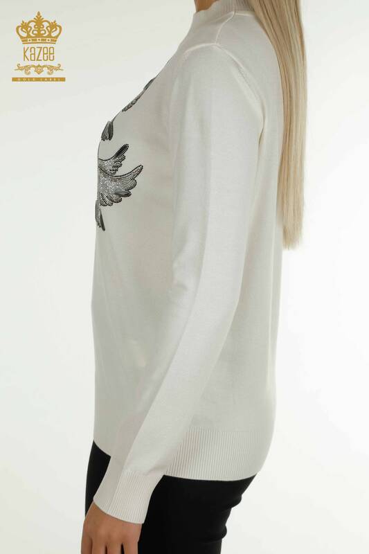 Pulover de tricotaj pentru femei cu ridicata - Brodat cu pasăre - Ecru - 30745 | KAZEE