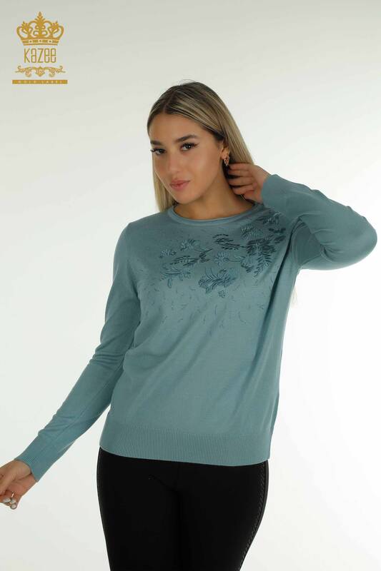 Pulover de tricot pentru femei - cu broderie florală - mentă - 16849 | KAZEE