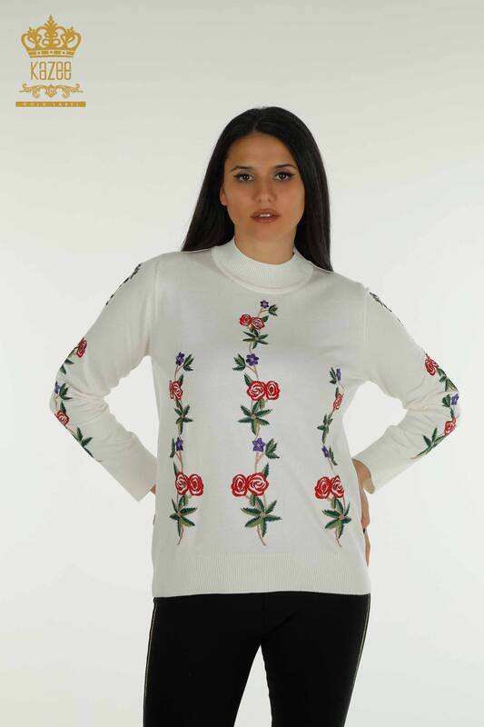 Pulover de tricotaj pentru femei cu ridicata - cu model trandafir - Ecru - 16285 | KAZEE