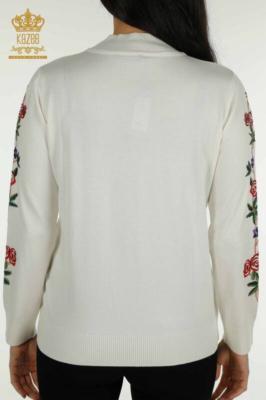 Pulover de tricotaj pentru femei cu ridicata - cu model trandafir - Ecru - 16285 | KAZEE