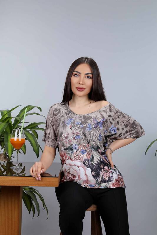 فروش عمده بلوز زنانه - طرح رنگارنگ پروانه و رز - 77803 | KAZEE