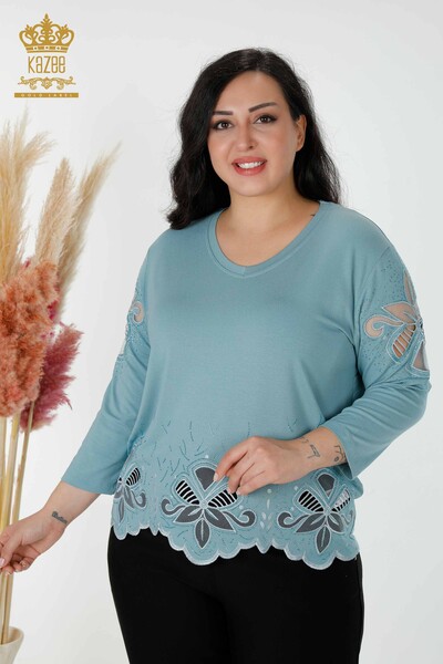 فروش عمده بلوز زنانه - سنگ دوزی - یقه وی - آبی - 77927 | KAZEE 