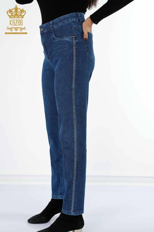 فروش عمده شلوار جین زنانه - جزییات جیبی - راه راه - سنگ دوزی - 3571 | KAZEE