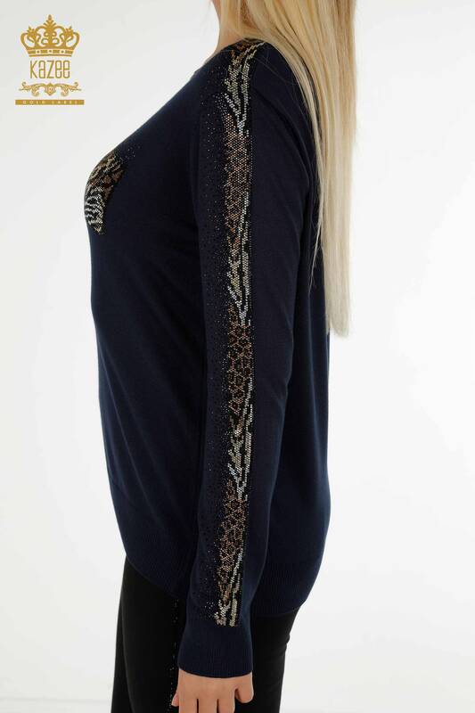 فروش عمده ژاکت بافتنی زنانه - یقه خدمه - آبی سرمه ای - 30465 | KAZEE
