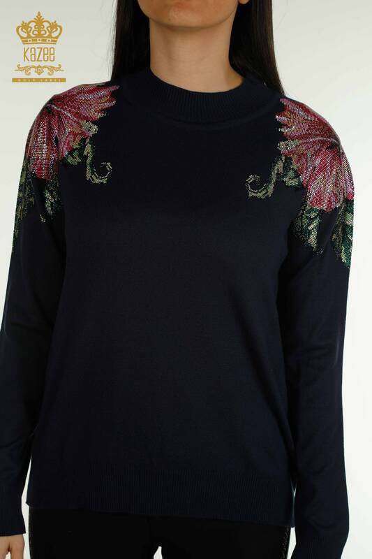 فروش عمده ژاکت بافتنی زنانه - شانه - با جزئیات گل - آبی سرمه ای - 30542 | KAZEE