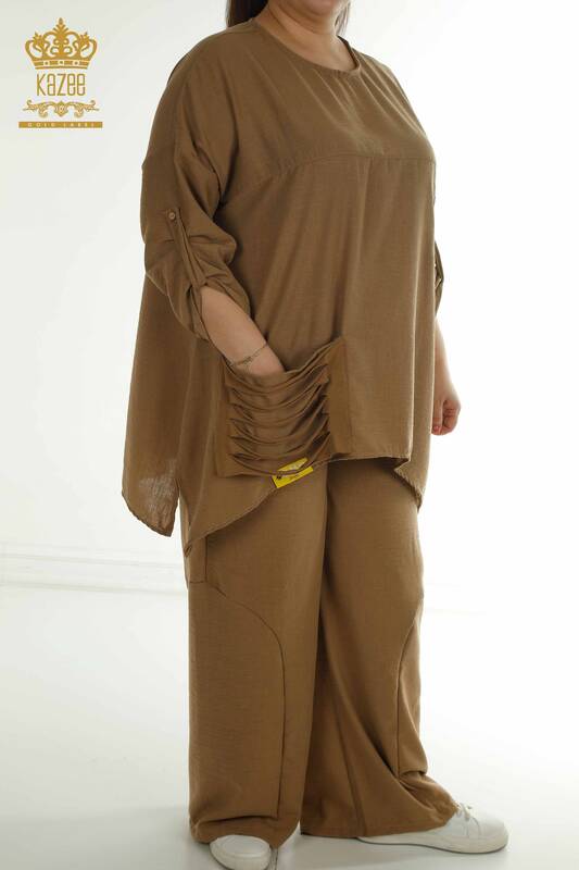 فروش عمده کت و شلوار دو تکه زنانه - جیبی با جزئیات - قهوه ای - 2402-211031 | S&M