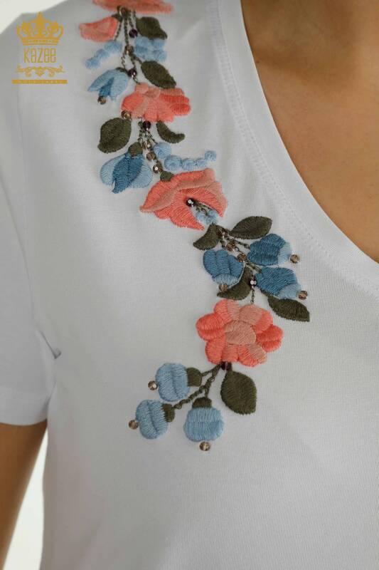 Großhandel Damen Bluse - Bunt Blumen bestickt - Weiß - 79455 | KAZEE