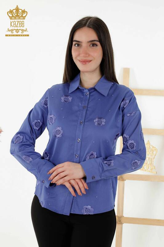 Großhandel Damenhemd - Blume bestickt - Flieder - 20394 | KAZEE