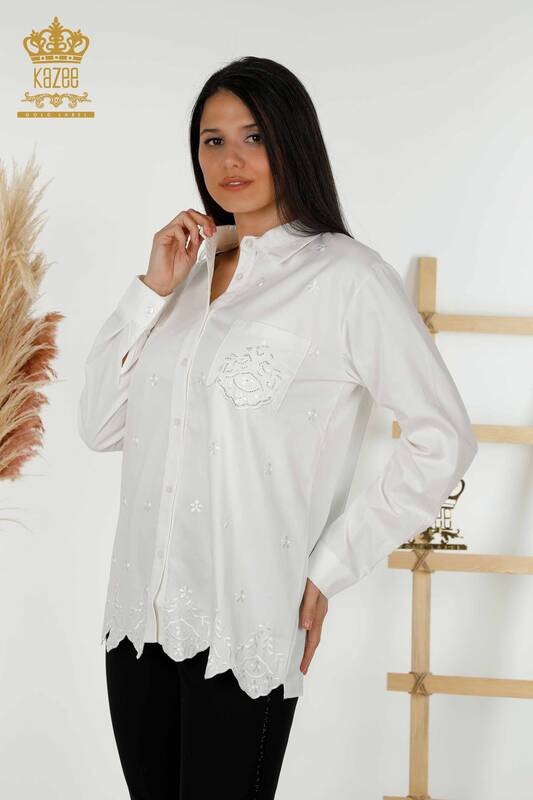 Großhandel Damen-Hemd mit Blumenmuster, Ecru mit Tasche – 20412 | KAZEE