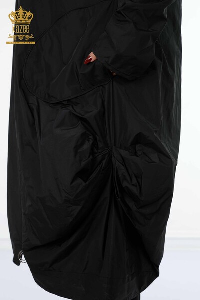 Großhandel Regenmantel für Damen im - mit Reißverschluss mit Kapuze - Tasche detailliert - 7572 | KAZEE - Thumbnail