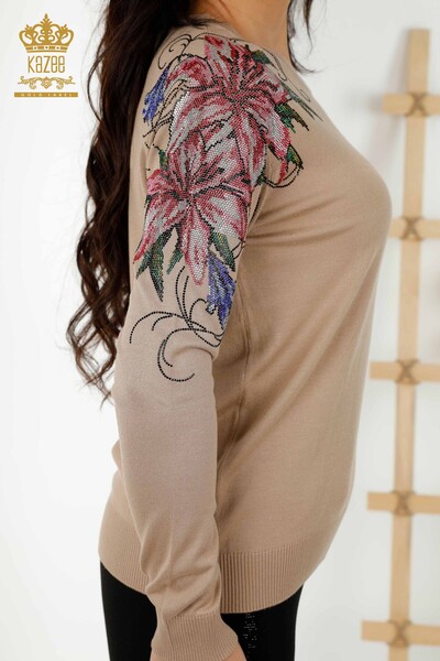Großhandel Damen Pullover - Blumenstickerei auf der Schulter - Beige - 30188 | KAZEE - Thumbnail
