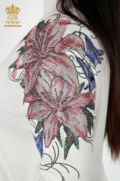Großhandels-Strickwaren-Pullover-Schulter der Frauen Blumen-detailliertes Ecru - 30007 | KAZEE - Thumbnail