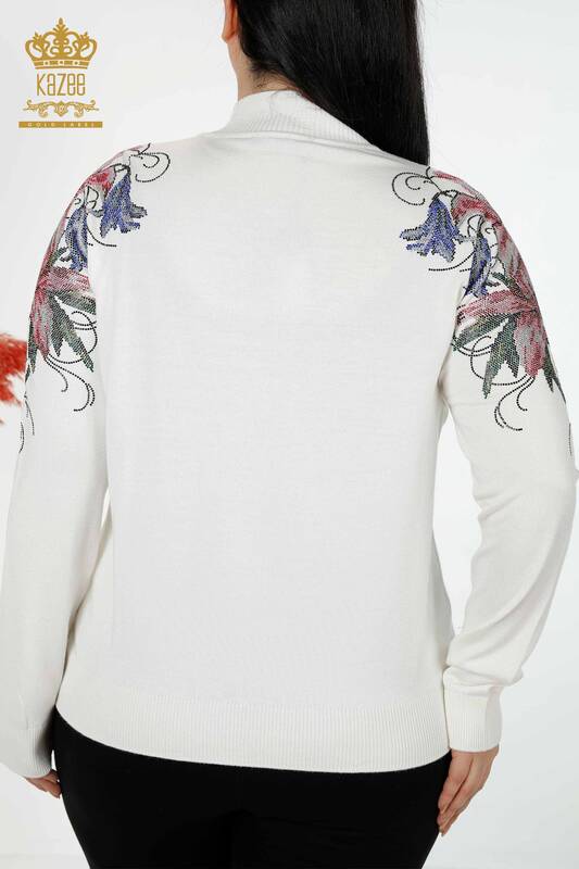 Großhandels-Strickwaren-Pullover-Schulter der Frauen Blumen-detailliertes Ecru - 30007 | KAZEE