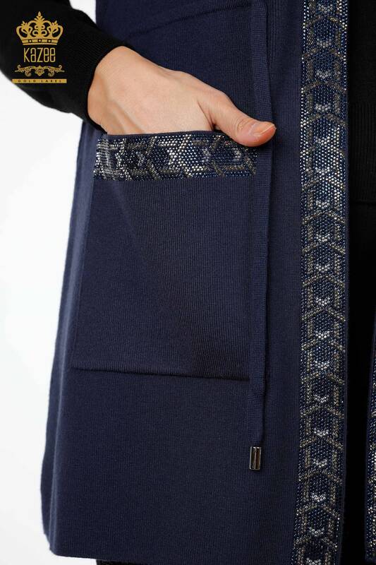 Großhandel Damen-Strickweste - Lang - Detaillierte Tasche - Stein bestickt - 16805 | KAZEE