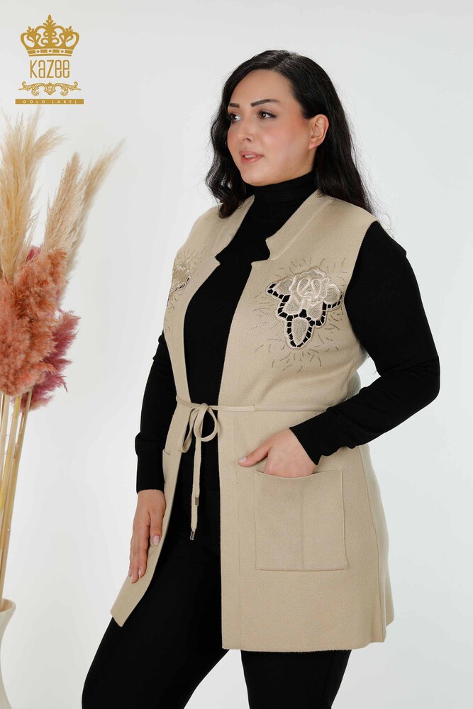 Großhandel Damenweste Stein bestickt Beige - 16830 | KAZEE - 2
