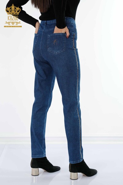 Großhandel Damen jeans - Seiten - Gestreiftes Detail - Schriftzug Stein bestickt - 3636 | KAZEE - 15