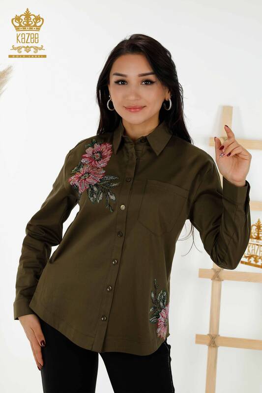 Großhandel Damenhemd Bunte Blume bestickt Khaki - 20234 | KAZEE