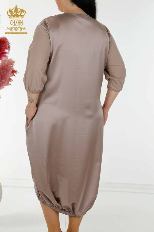 Großhandel Damen Kleid - Buchstabe detailliert - Beige - 20331 | KAZEE