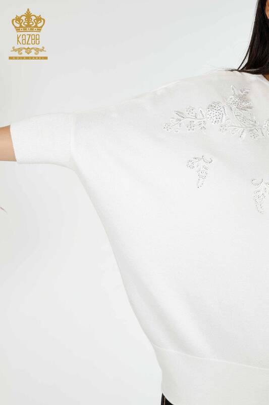 Großhandel Damen Pullover mit Blumenmuster Ecru - 16800 / KAZEE