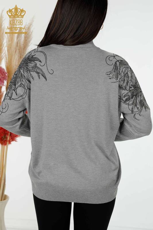 Großhandel Damen Pullover Schulter Blume Detail Grau-16597 / KAZEE