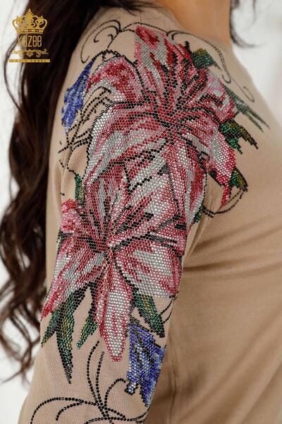 Vente en gros Pull en tricot pour femmes Épaule brodée florale Beige - 30188 | KAZEE - Thumbnail