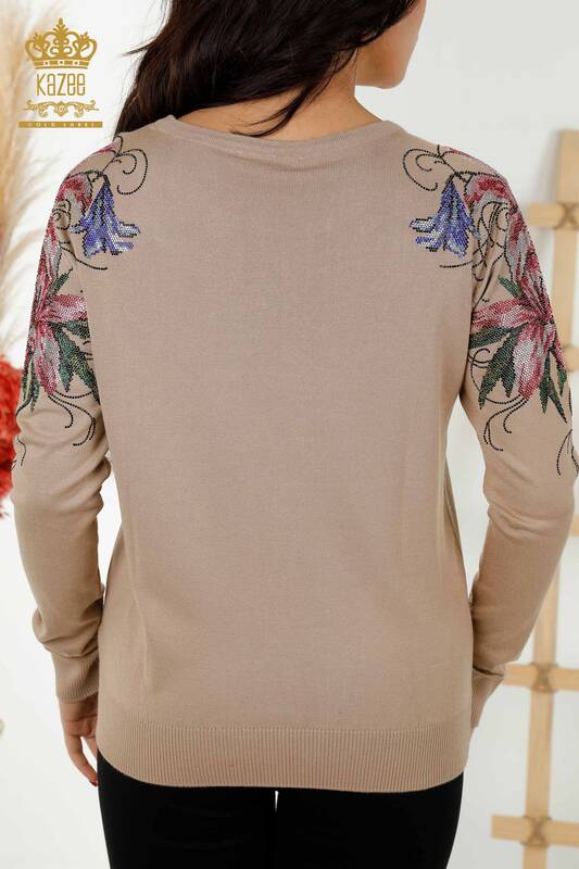 Vente en gros Pull en tricot pour femmes Épaule brodée florale Beige - 30188 | KAZEE