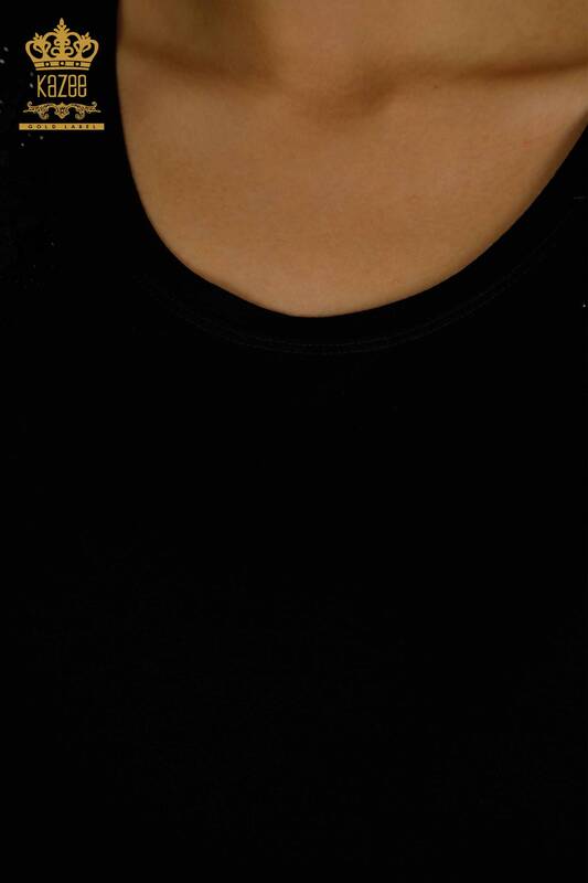 Hurtownia bluzek damskich z haftowanym kamieniem w kolorze czarnym - 79097 | KAZEE