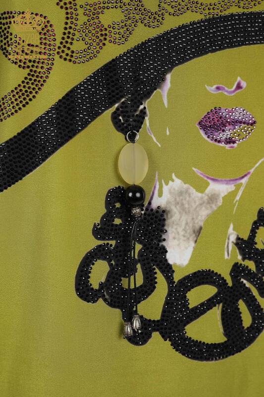 Hurtownia bluzek damskich z haftowanym kamieniem w kolorze pistacjowym - 77756 | KAZEE
