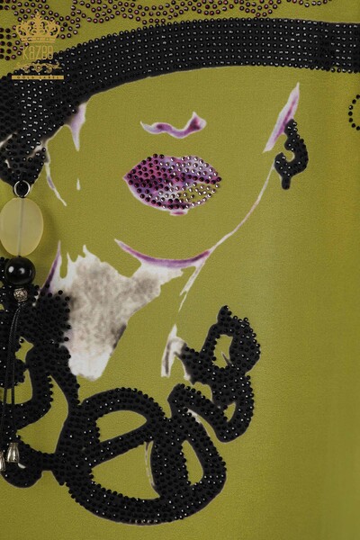 Hurtownia bluzek damskich z haftowanym kamieniem w kolorze pistacjowym - 77756 | KAZEE - Thumbnail