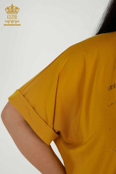 Hurtownia bluzek damskich z haftowanym kamieniem szafranowym - 79321 | KAZEE - Thumbnail