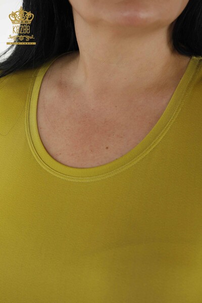 Hurtownia bluzek damskich z haftowanym kamieniem w kolorze pistacjowym - 12022 | KAZEE - Thumbnail