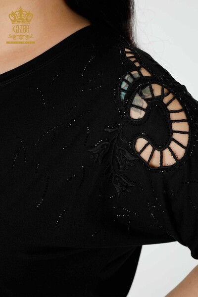 Hurtownia bluzek damskich z detalami na ramionach, czarna - 77985 | KAZEE - Thumbnail
