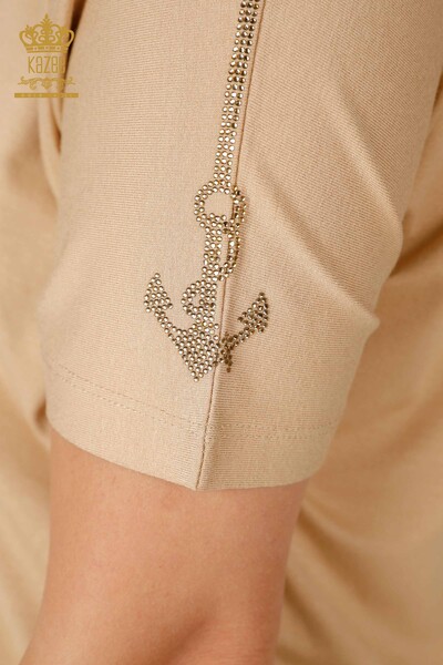 Hurtownia bluzek damskich z dekoltem w kształcie litery V, haftowana kamieniami, beżowa - 78931 | KAZEE - Thumbnail