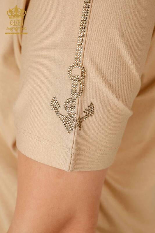 Hurtownia bluzek damskich z dekoltem w kształcie litery V, haftowana kamieniami, beżowa - 78931 | KAZEE