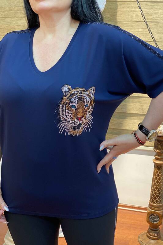 Hurtownia damska bluzka z dekoltem w szpic tygrysa ze szczegółowym haftowanym kryształowym kamieniem - 76577 | Kazee