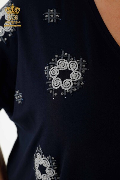 Hurtownia bluzek damskich w kwiatowe wzory granatowa - 78879 | KAZEE - Thumbnail