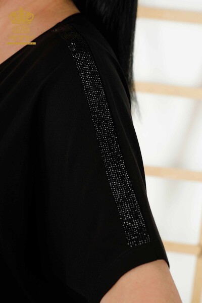 Hurtownia bluzek damskich w kwiatowe wzory, czarna - 79121 | KAZEE - Thumbnail
