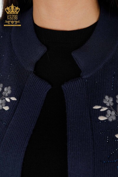 Hurtownia damska kamizelki z dzianiny, krótka, z haftem kwiatowym, haftem z kamieniem - 16814 | KAZEE - 37